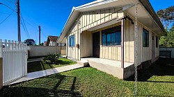 Casa central valor 1000,00 com 2 quartos